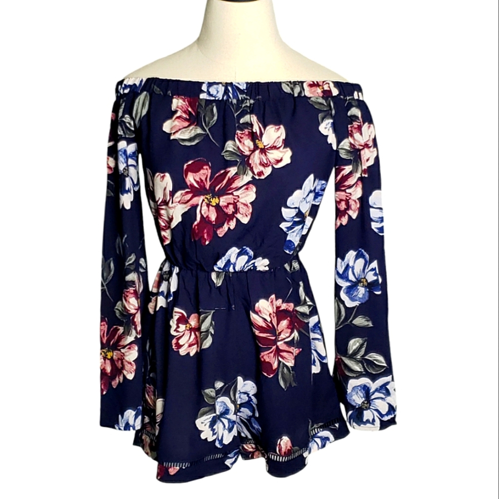 Romper Kendall and Kylie Dark Floral Lattice Trimmed Hem Off Wide Shoulder XS ♡